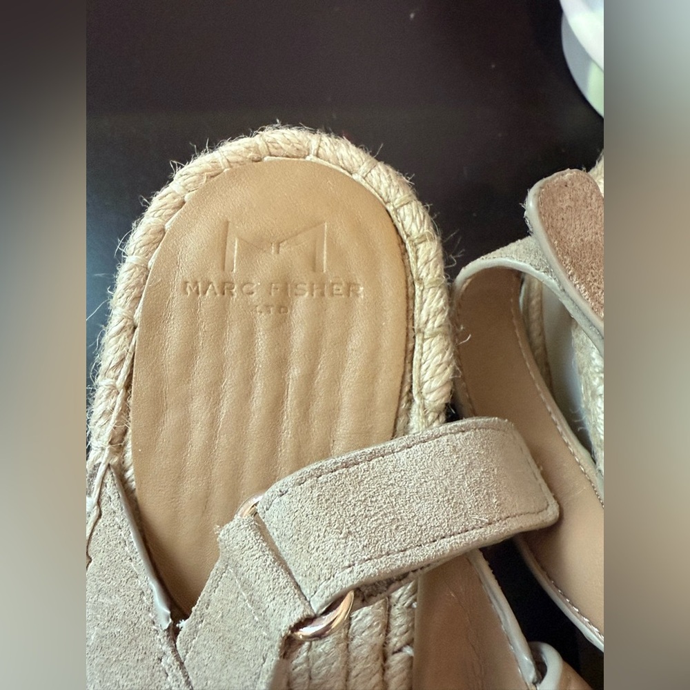 Marc Fisher gandy platform sandals in taupe/white size 9.5M. - Picture 3 of 8